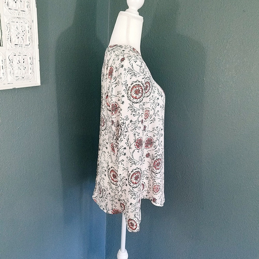 Ann Taylor White Floral V-Neck Blouse with Red Accents - Picture 4 of 8